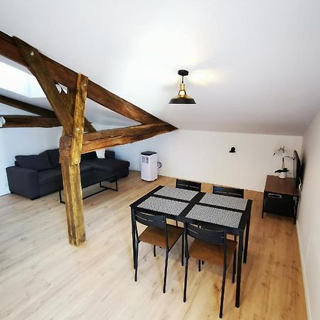 Appartement Neuf Climatise Sous Les Toits La Roche-Chalais Экстерьер фото