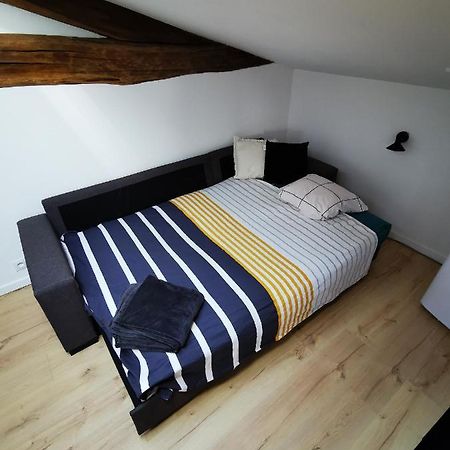 Appartement Neuf Climatise Sous Les Toits La Roche-Chalais Экстерьер фото