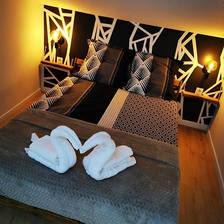 Appartement Neuf Climatise Sous Les Toits La Roche-Chalais Экстерьер фото