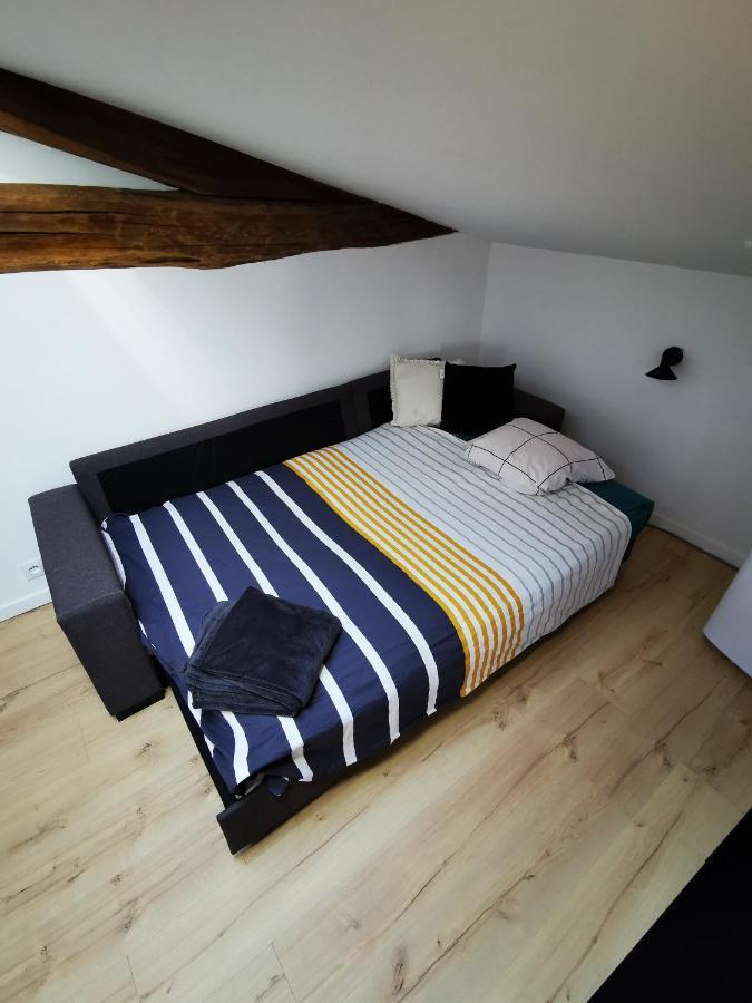 Appartement Neuf Climatise Sous Les Toits La Roche-Chalais Экстерьер фото