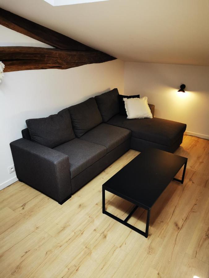 Appartement Neuf Climatise Sous Les Toits La Roche-Chalais Экстерьер фото